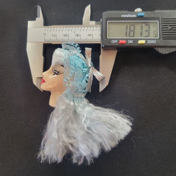 Glamour Lady Head Brooch Face  Lot of 2 Blue White and Silver With Gift Boxes - Picture 10 of 14